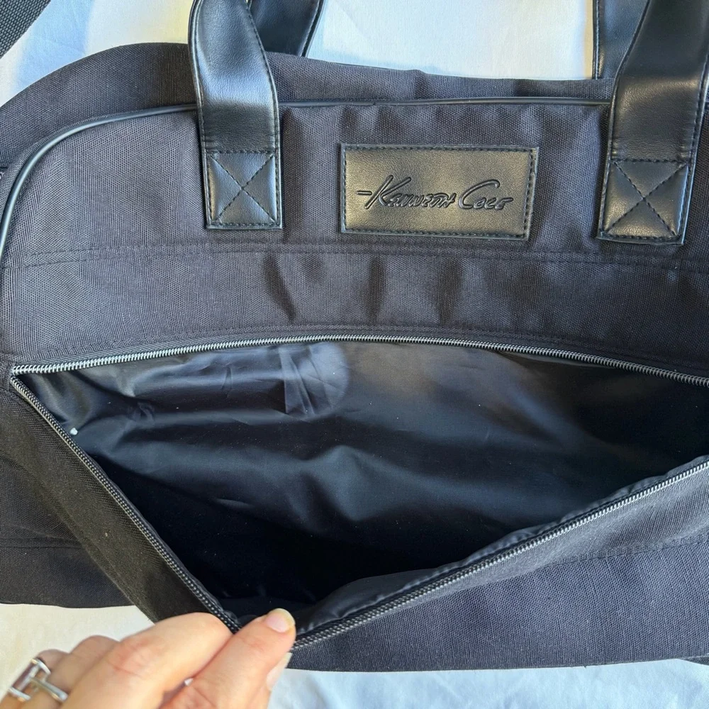 Kenneth Cole Lightweight Black Duffle Bag